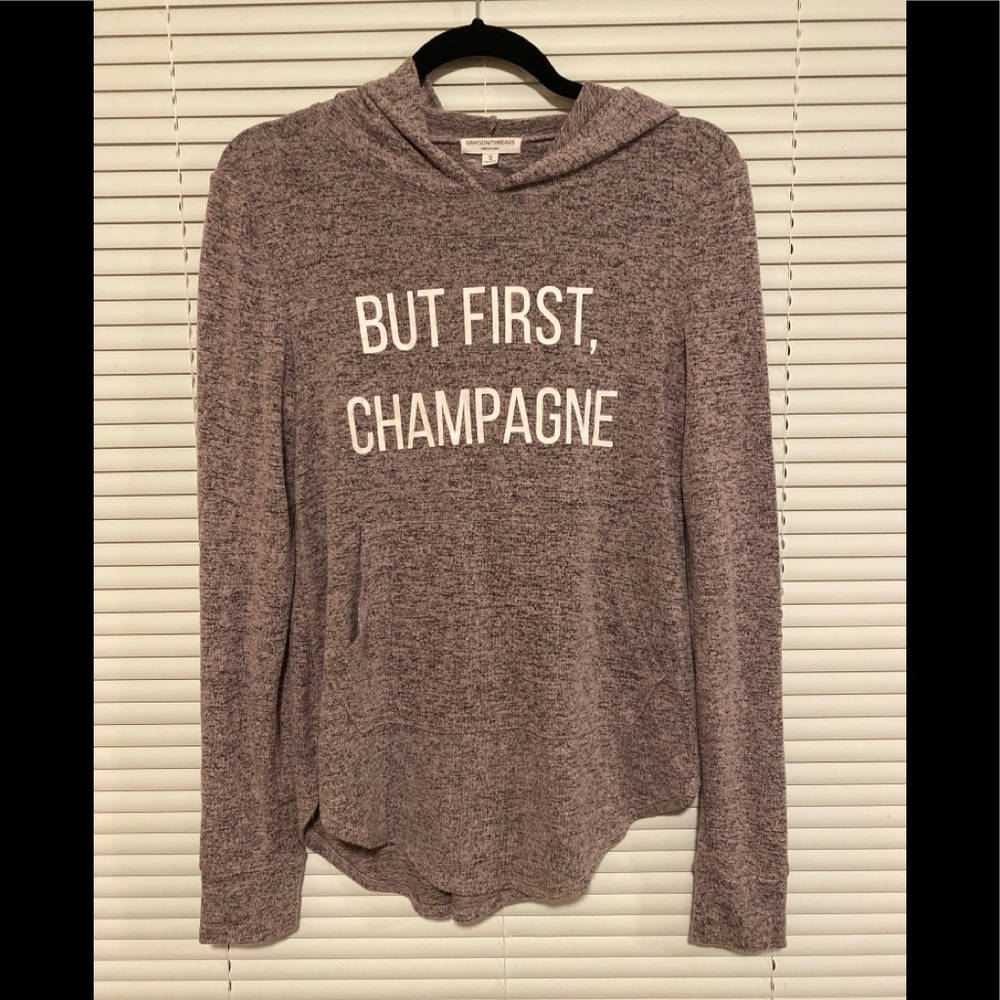 2 tops size small 🍷